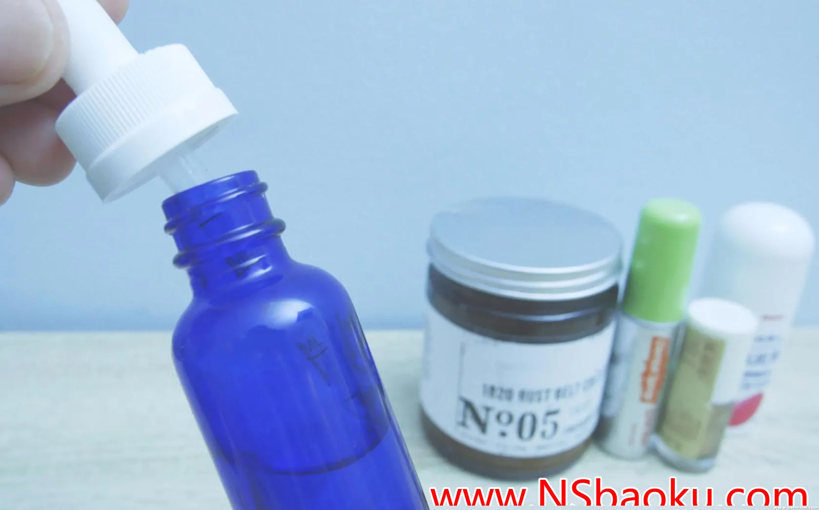 沉浸式ASMR舒缓之旅 —— 瓶盖摩擦与水瓶摇晃音效